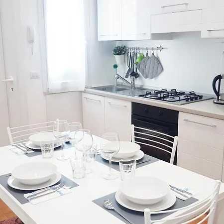 Casa Rava Beach Vista Mare דירה ריצ'יונה