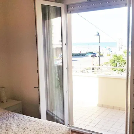 Casa Rava Beach Vista Mare דירה ריצ'יונה