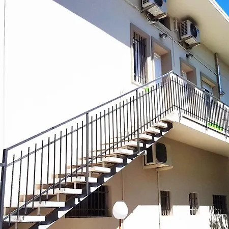 Casa Rava Beach Vista Mare דירה ריצ'יונה